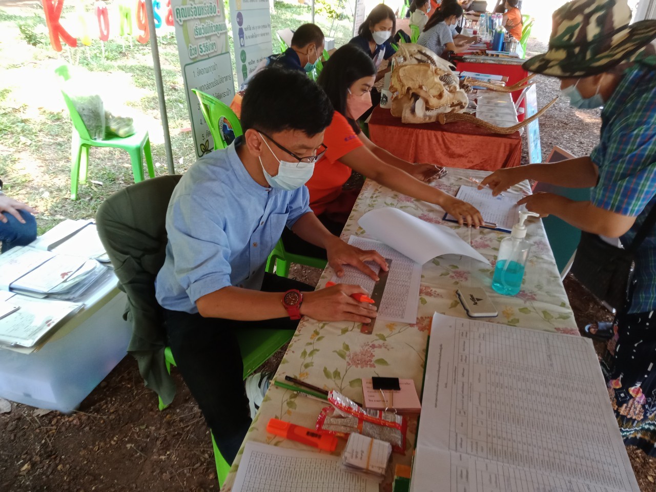 title - โครงการศูนย์บริการประชาชนเคลื่อนที่ในเขตปฏิรูปที่ดินเพื่อเกษตรกรรม,โครงการเสริมสร้างความจงรักภักดีต่อสถาบัน บำบัดทุกข์ บำรุงสุข สร้างรอยยิ้มให้ประชาชน 